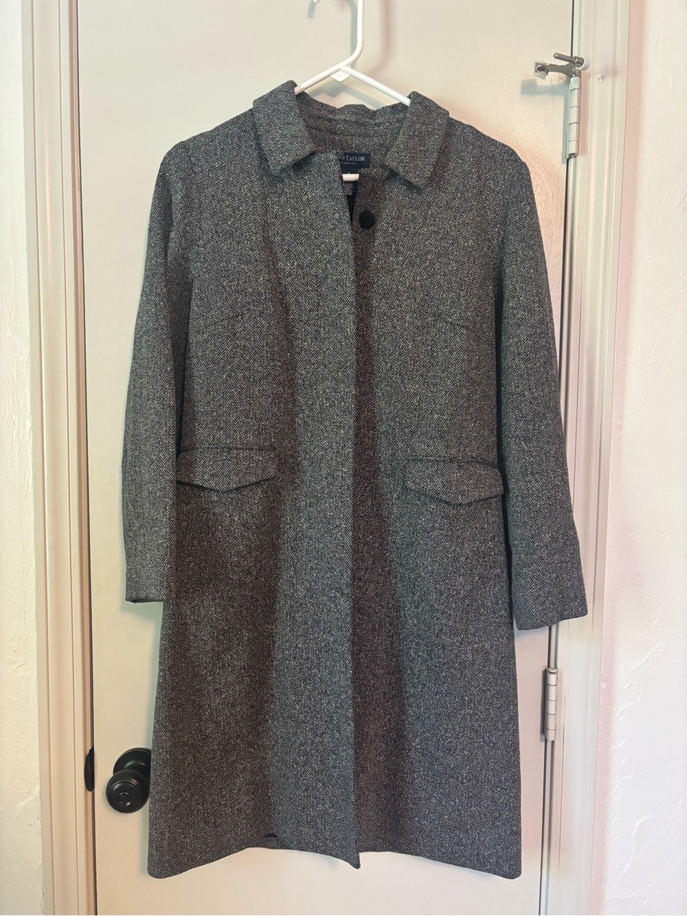 Ann Taylor Herringbone Gray Stretch Coat | Size 4